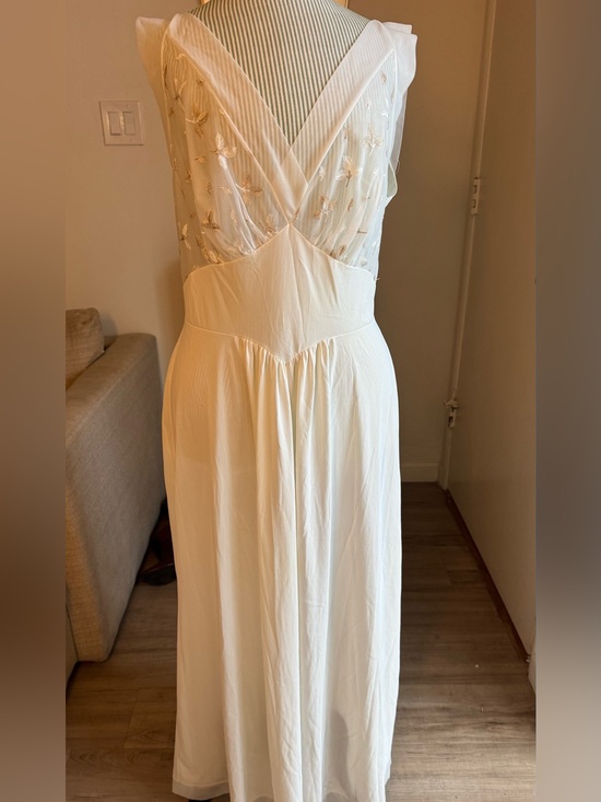Vanity Fair Dresses & Skirts - Vintage Vanity Fair 1960
Ivory Sheer-Embroidered Bridal Gown